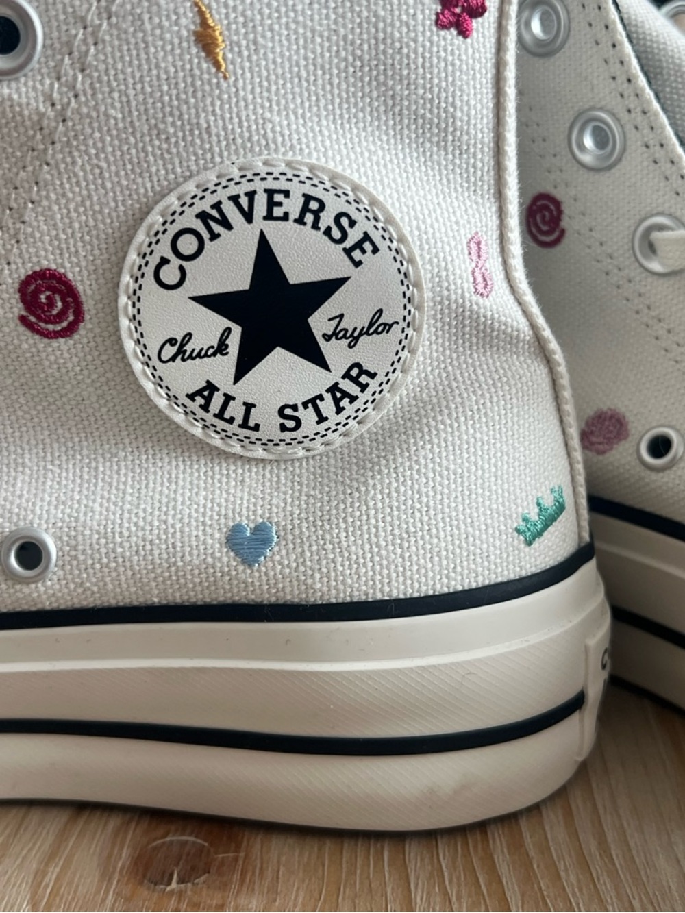 Chuck Taylor All Star Lift Platform Embroidered Doodles Sneakers Women 6.5 - Picture 9 of 15